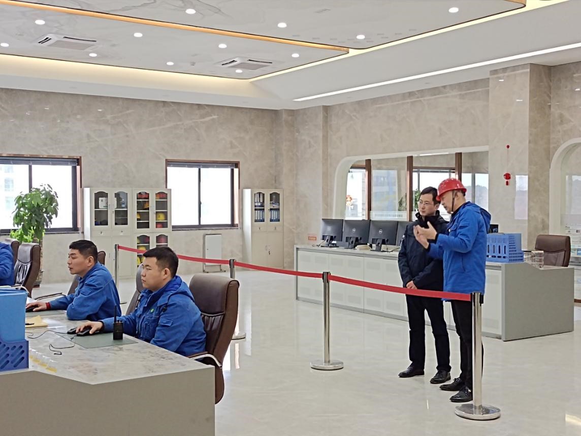 W66最给力的老牌娱乐集团向导到下属项目公司开展新春慰问